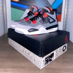 Air Jordan 4 Retro - Infrared, Size 6Y AND Matching T-Shirt & Cropped Hoodie